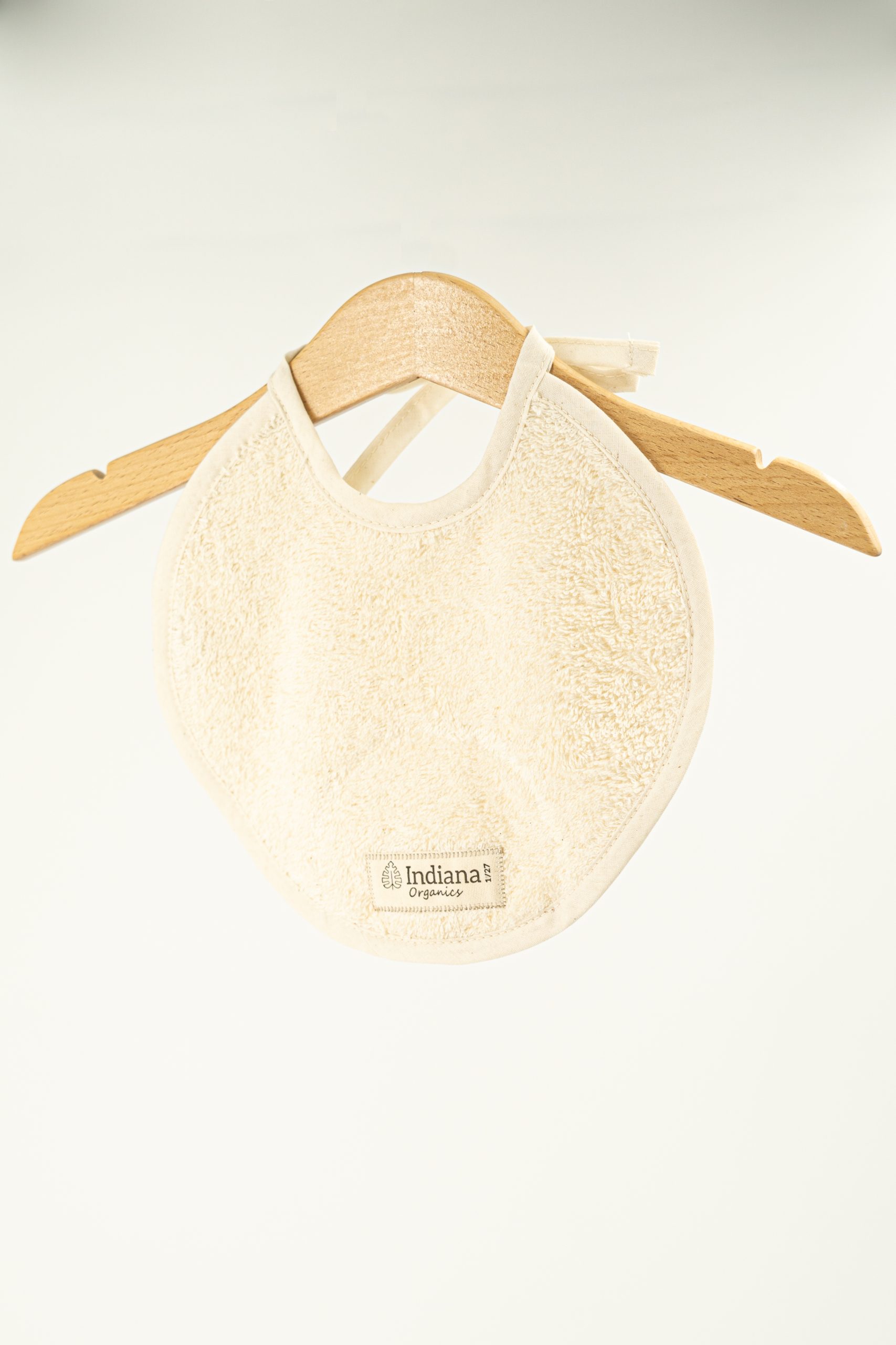 Babero orgánico Indiana 1727 – diseño sostenible y hecho en Barcelona. Babero orgánico Indiana 1727 – diseño sostenible y hecho en Barcelona.